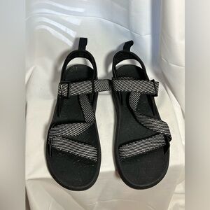 NWOT FORSAKE Rogue in Black & White sz 10